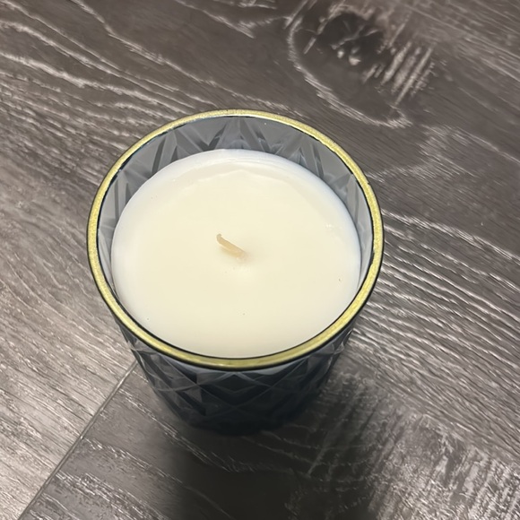 Ashland sheer musk, scented candle, 7.4 oz. - Picture 2 of 3